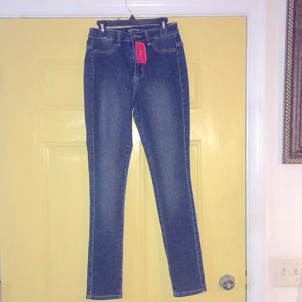 NWT Emma Jeans size 7 denim blue $8 was $12.99